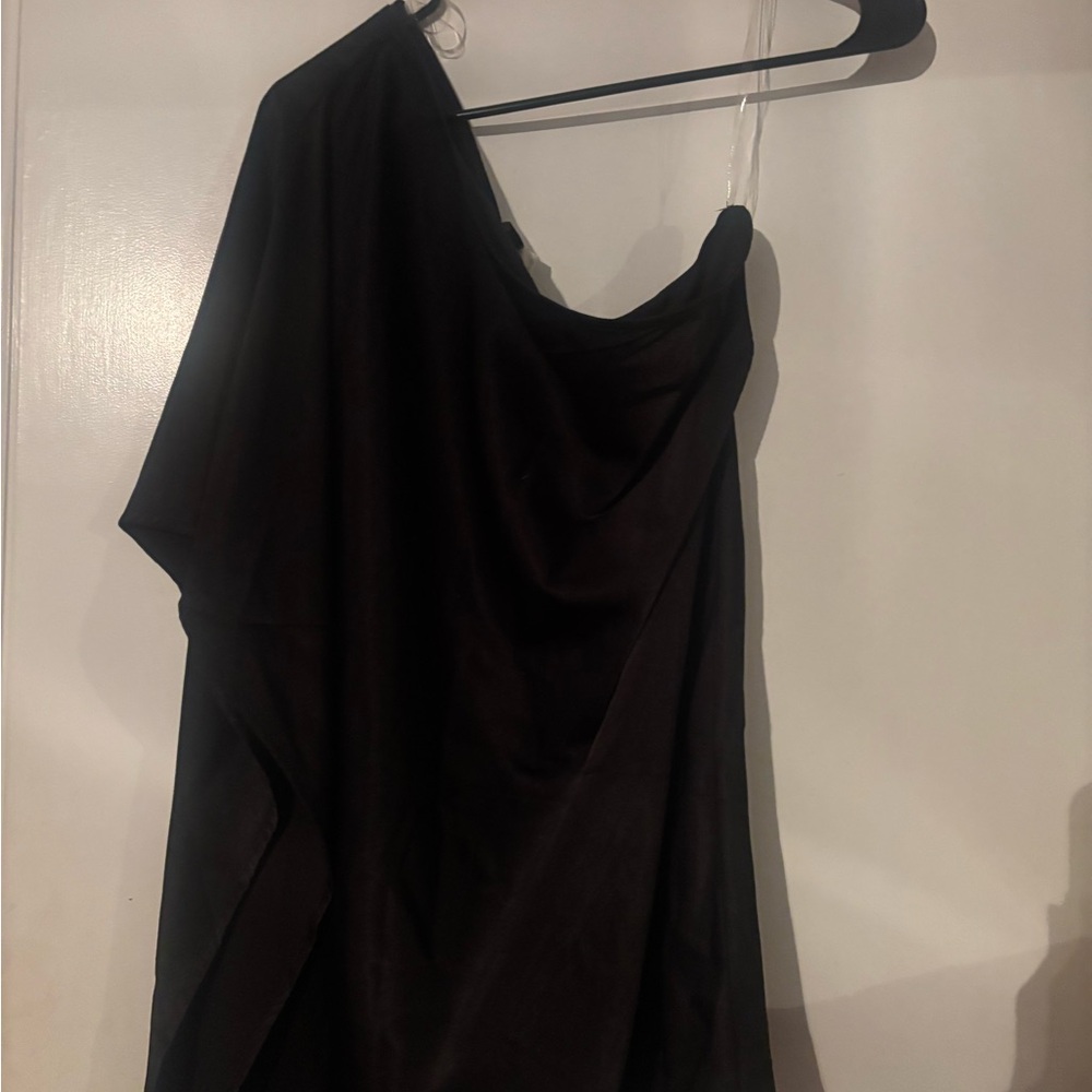 HYFVE Black Asymmetrical One Shoulder Sleeveless Top for Night Out